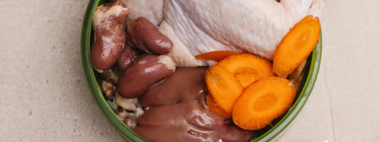 Podroby w diecie BARF – jakie wybierać i dlaczego mają znaczenie?